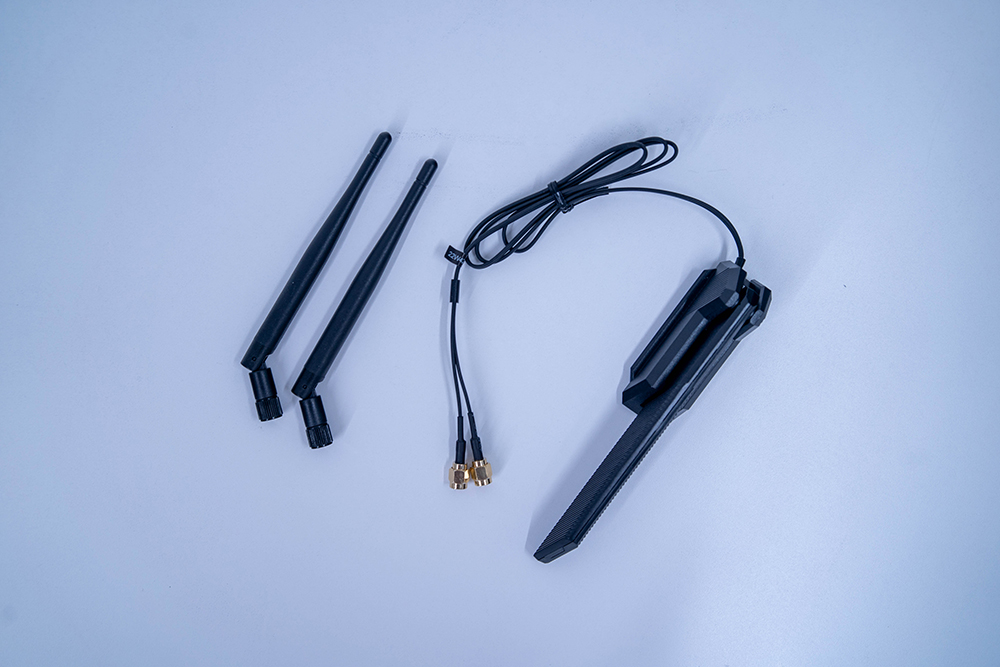 Image showing antennas detached from the computer: long dark antennas with a screw-on base